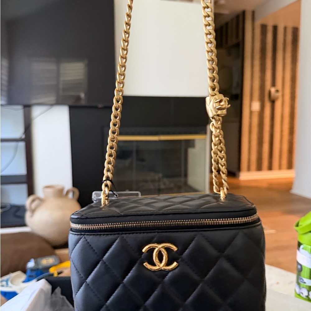 CHANEL small Vanity Crossbody with Gold Chain - Picture 2 of 12